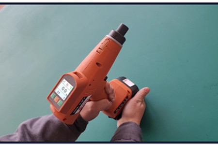 <{$channel[a].title}>